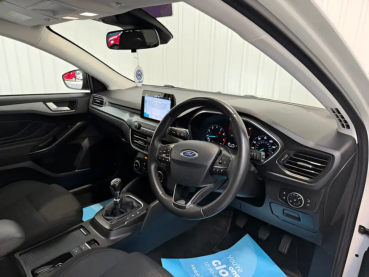 Used 2019 Ford Focus Active White - Interior and Exterior details 9