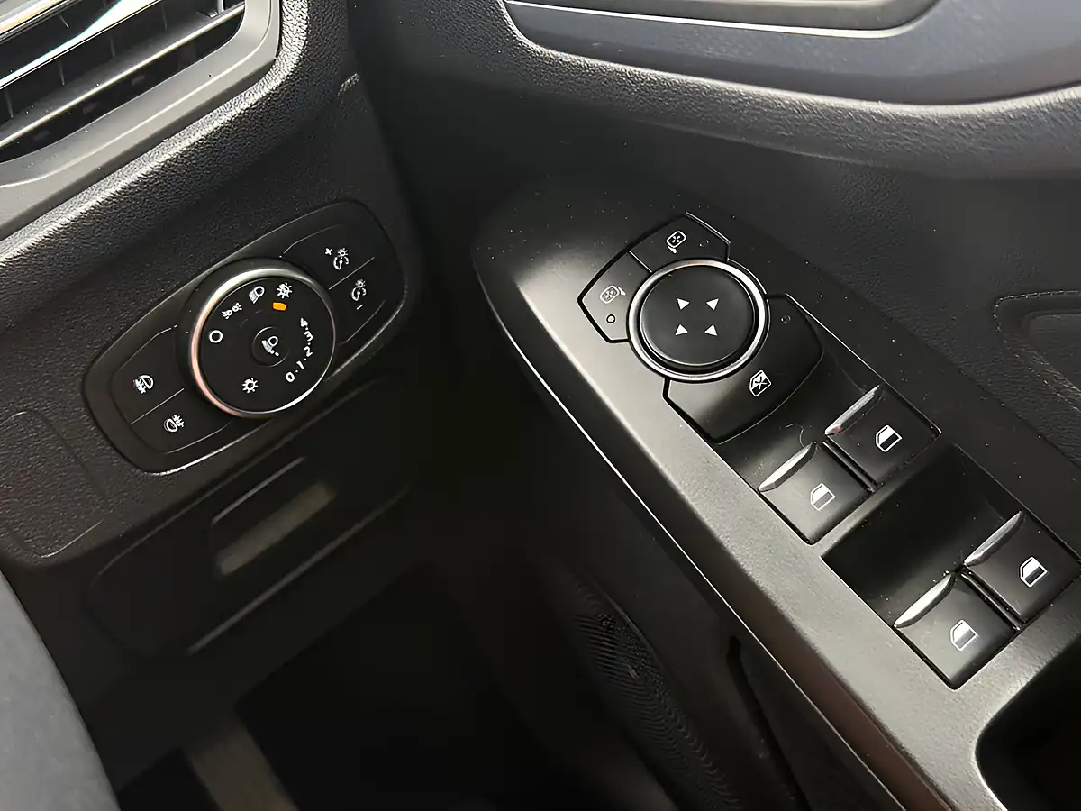 Used 2019 Ford Focus Active White - Interior and Exterior details 17