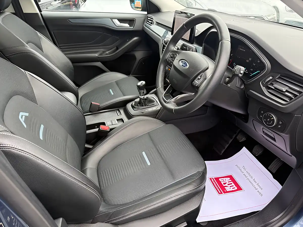 Used 2019 Ford Focus Active X Blue - Interior and Exterior details 8