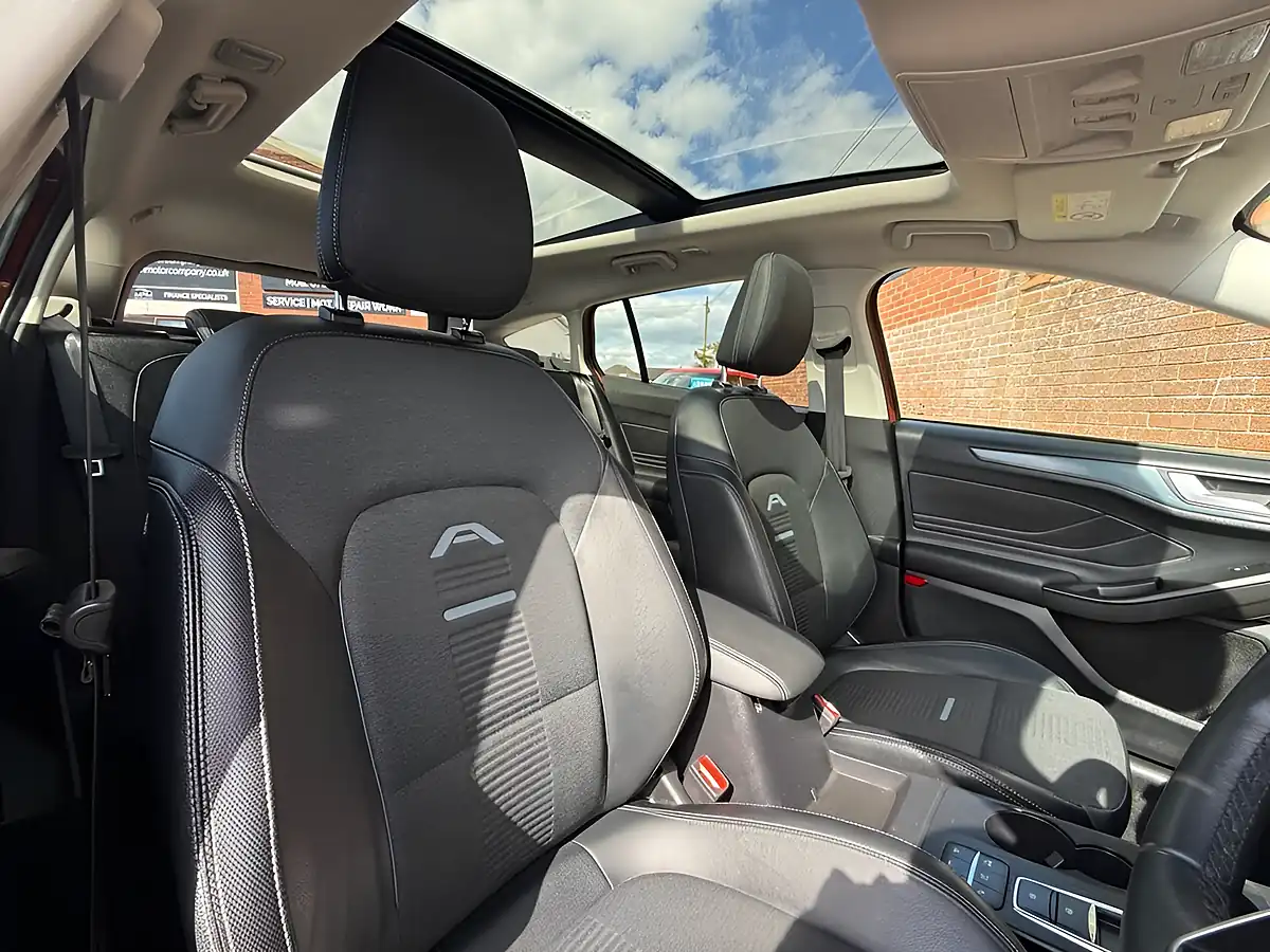 Used 2019 Ford Focus Active X Orange - Interior and Exterior details 10