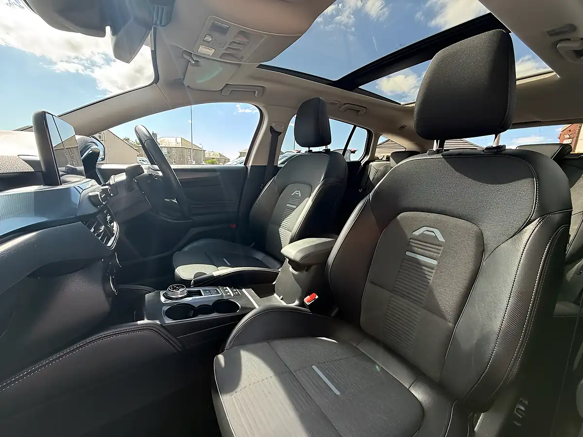 Used 2019 Ford Focus Active X Orange - Interior and Exterior details 14