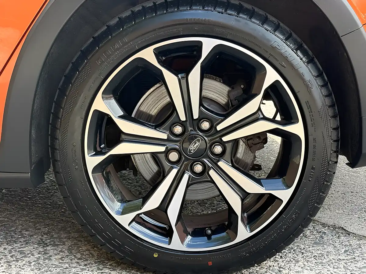 Used 2019 Ford Focus Active X Orange - Interior and Exterior details 17