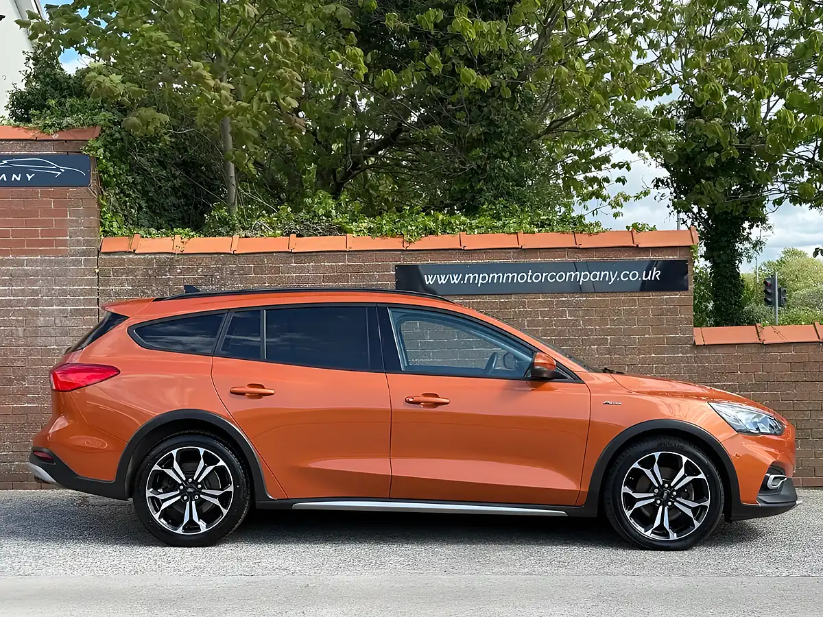 Used 2019 Ford Focus Active X Orange - Interior and Exterior details 3