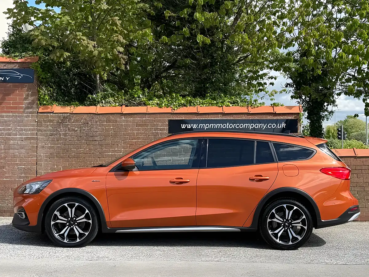 Used 2019 Ford Focus Active X Orange - Interior and Exterior details 4