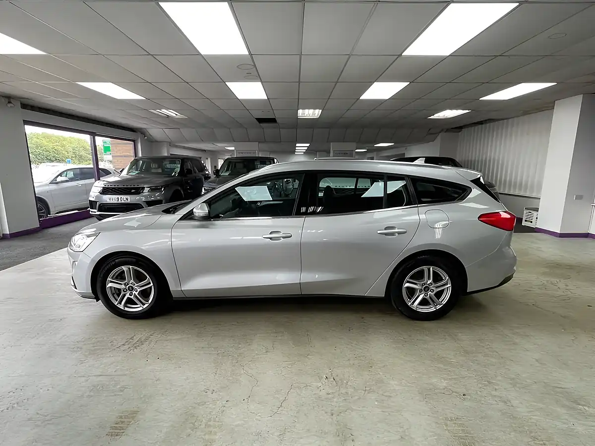 Used 2019 Ford Focus Diesel Estate Zetec Moondust Silver - Interior and Exterior details 10