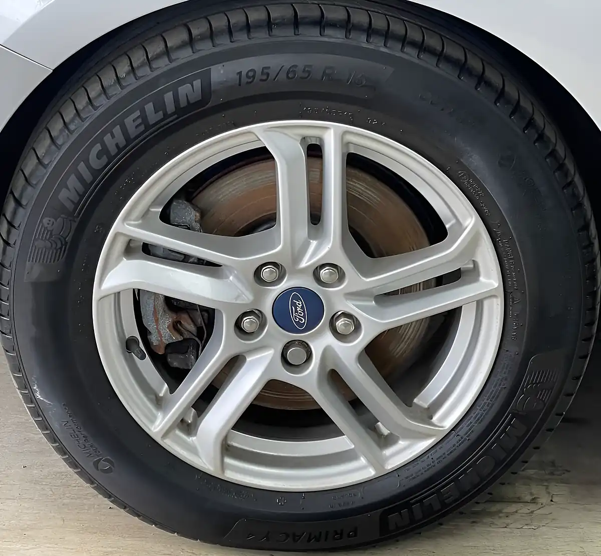Used 2019 Ford Focus Diesel Estate Zetec Moondust Silver - Interior and Exterior details 11
