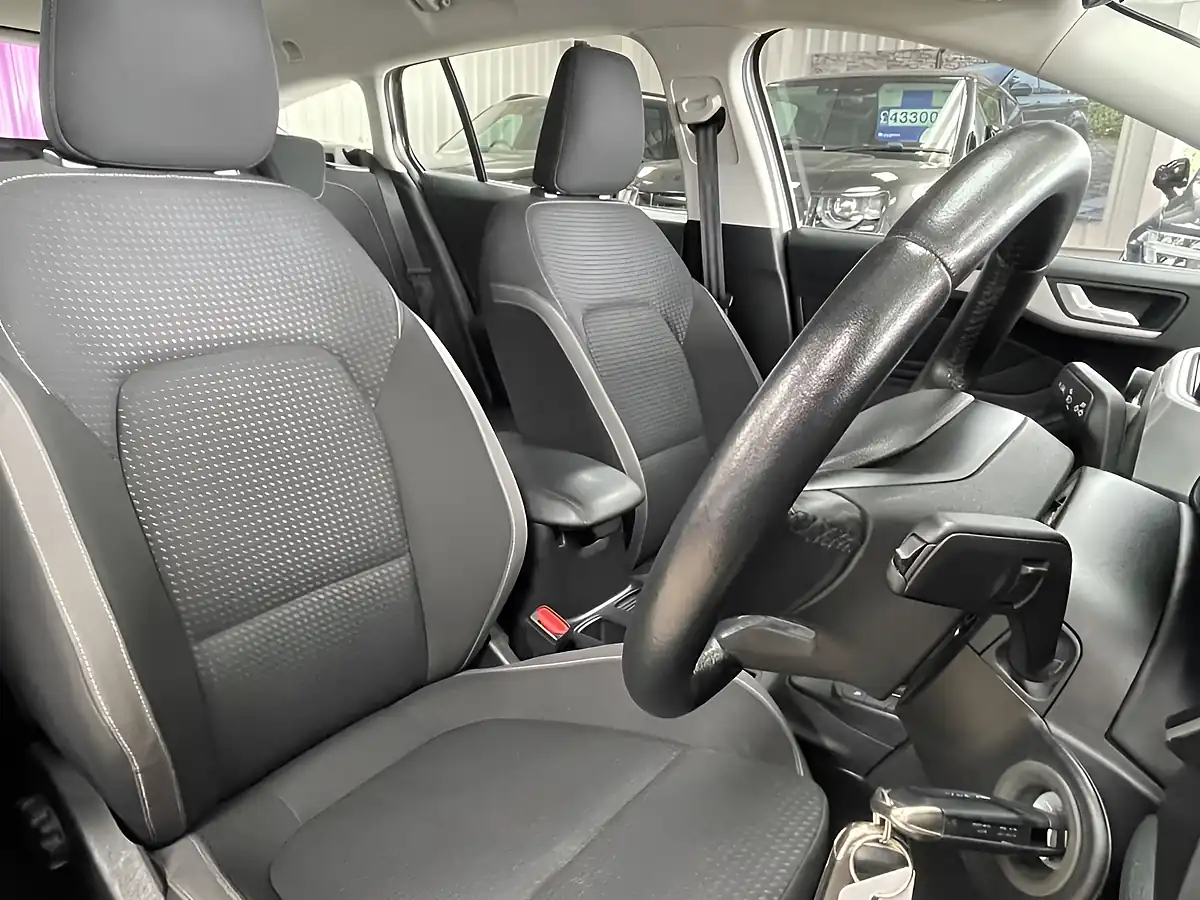 Used 2019 Ford Focus Diesel Estate Zetec Moondust Silver - Interior and Exterior details 14