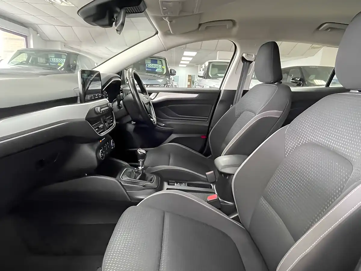 Used 2019 Ford Focus Diesel Estate Zetec Moondust Silver - Interior and Exterior details 16