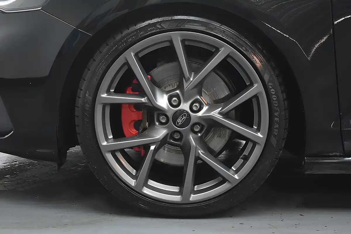 Used 2019 Ford Focus ST Black - Interior and Exterior details 11