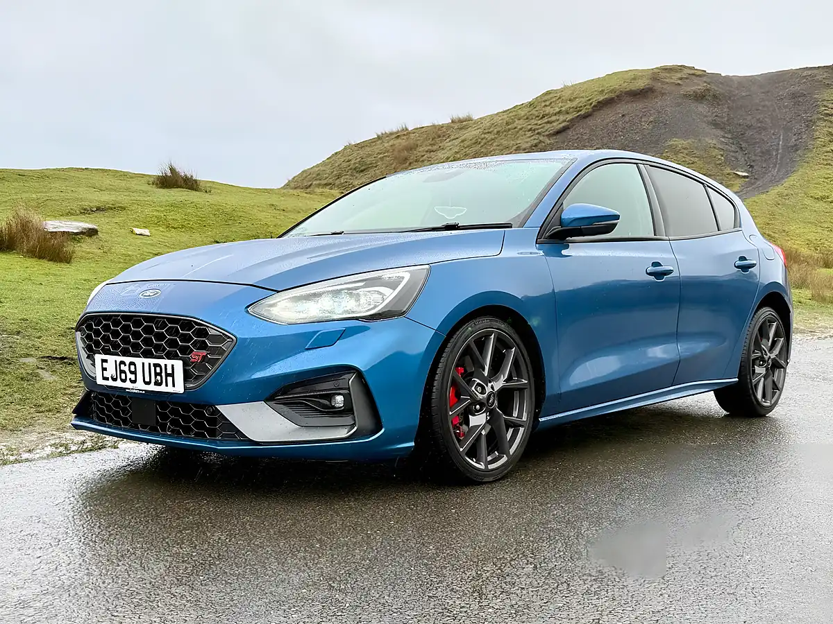 Used 2019 Ford Focus ST Blue - Interior and Exterior details 12