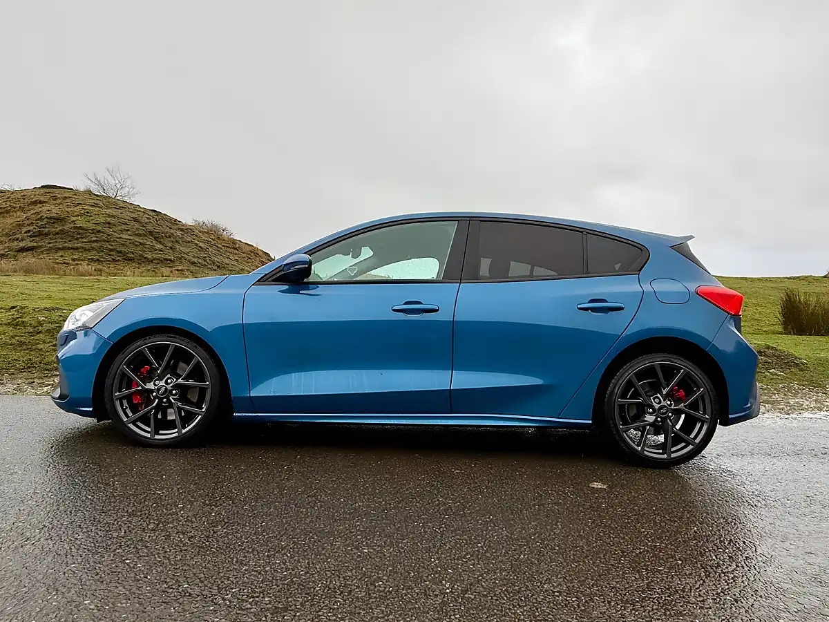Used 2019 Ford Focus ST Blue - Interior and Exterior details 13