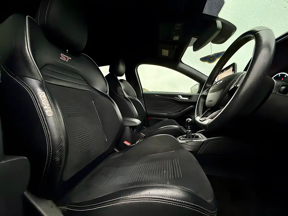Used 2019 Ford Focus ST Blue - Interior and Exterior details 16