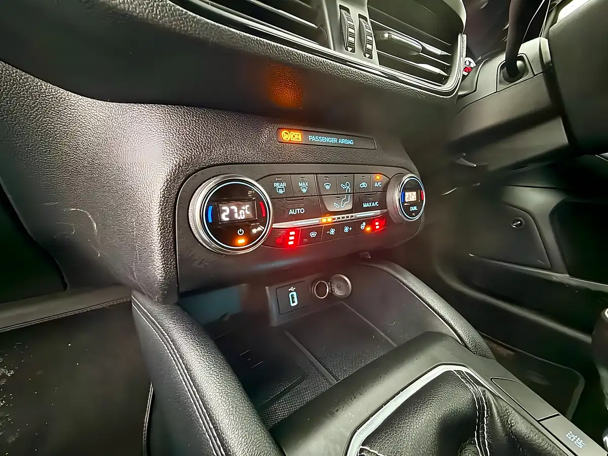 Used 2019 Ford Focus ST Blue - Interior and Exterior details 7