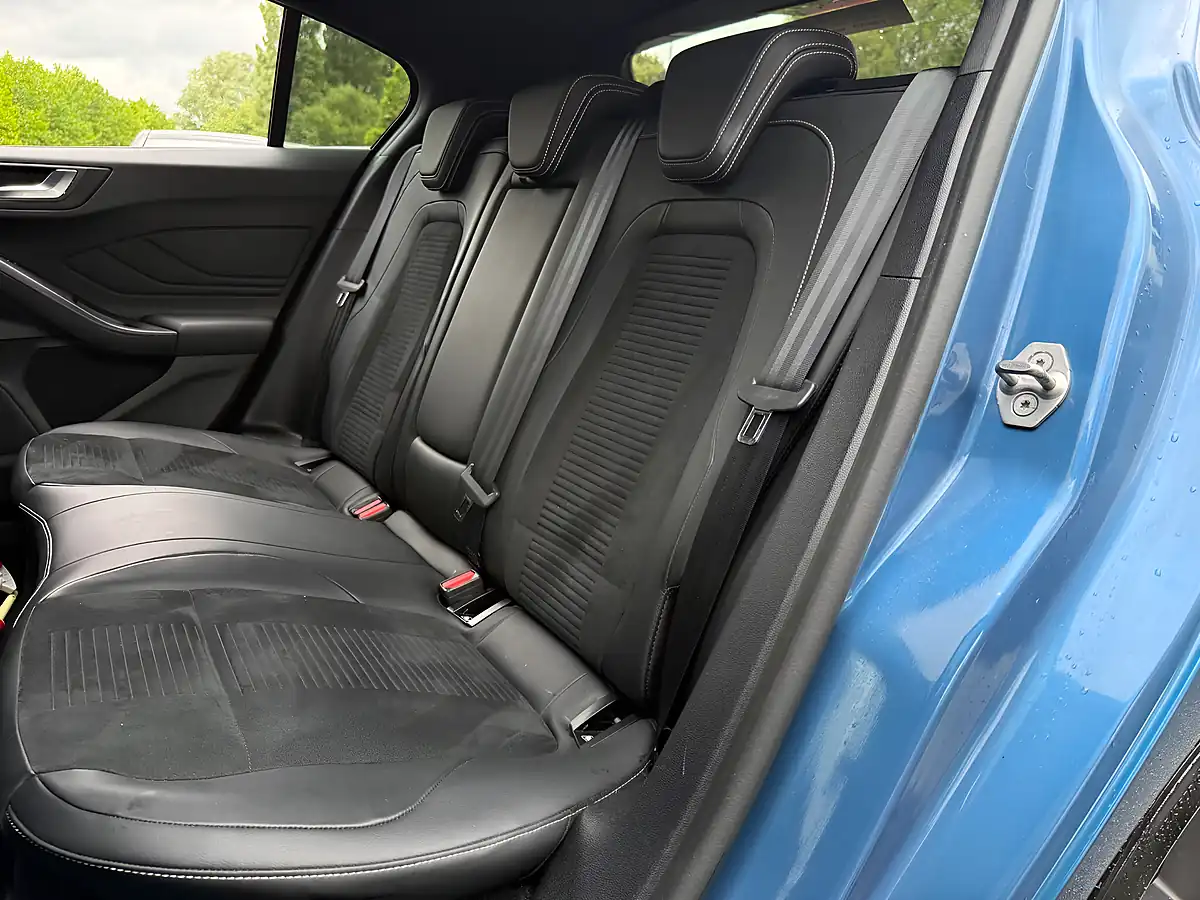Used 2019 Ford Focus ST Blue - Interior and Exterior details 10