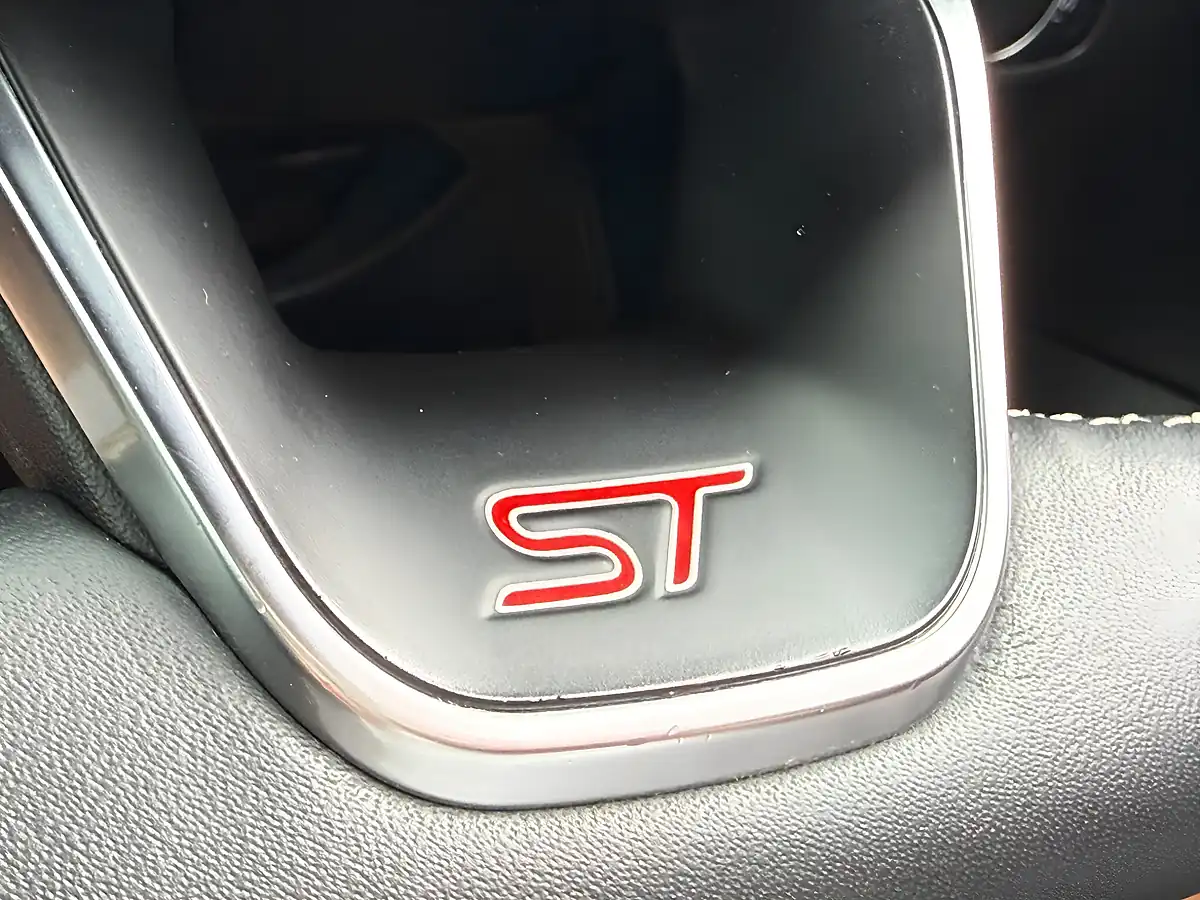 Used 2019 Ford Focus ST Blue - Interior and Exterior details 12