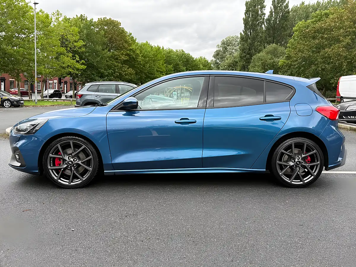 Used 2019 Ford Focus ST Blue - Interior and Exterior details 7