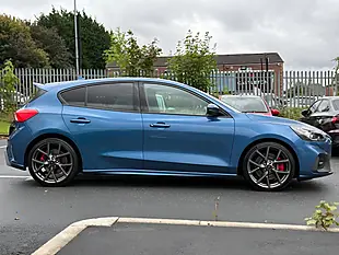 Used 2019 Ford Focus ST Blue - Interior and Exterior details 8