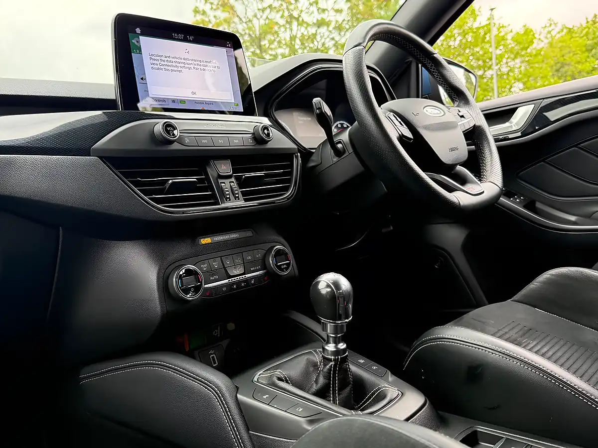 Used 2019 Ford Focus ST Blue - Interior and Exterior details 9