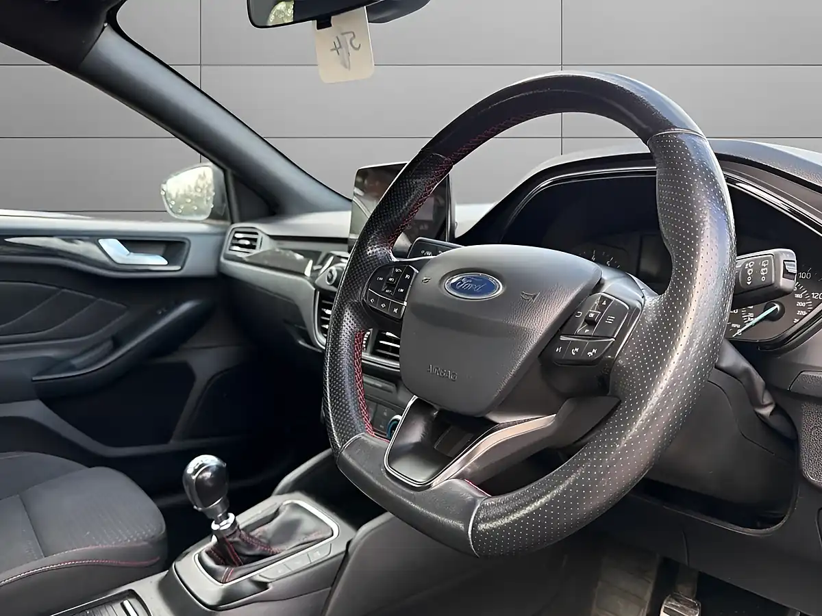 Used 2019 Ford Focus ST-Line Black - Interior and Exterior details 11