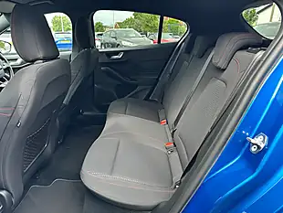 Used 2019 Ford Focus ST-Line Blue - Interior and Exterior details 10