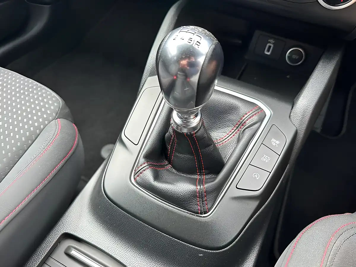 Used 2019 Ford Focus ST-Line Blue - Interior and Exterior details 13