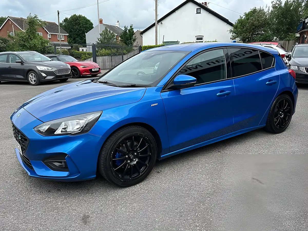 Used 2019 Ford Focus ST-Line Blue - Interior and Exterior details 3