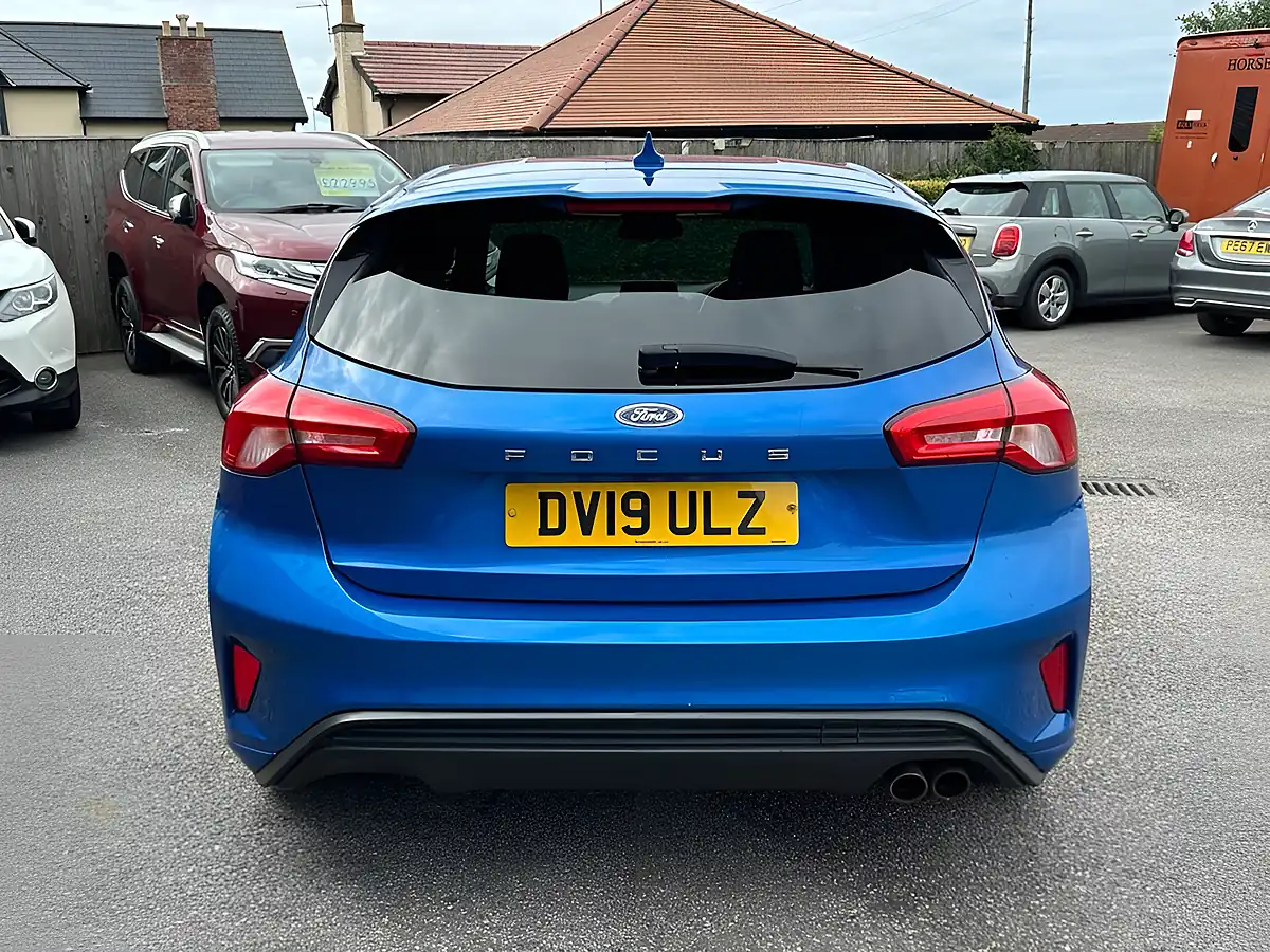 Used 2019 Ford Focus ST-Line Blue - Interior and Exterior details 6