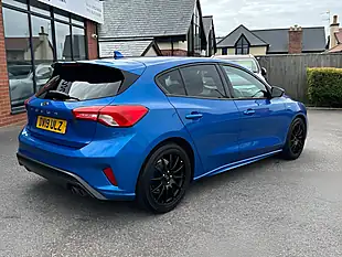 Used 2019 Ford Focus ST-Line Blue - Interior and Exterior details 7