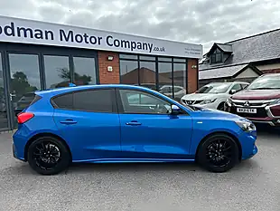 Used 2019 Ford Focus ST-Line Blue - Interior and Exterior details 8