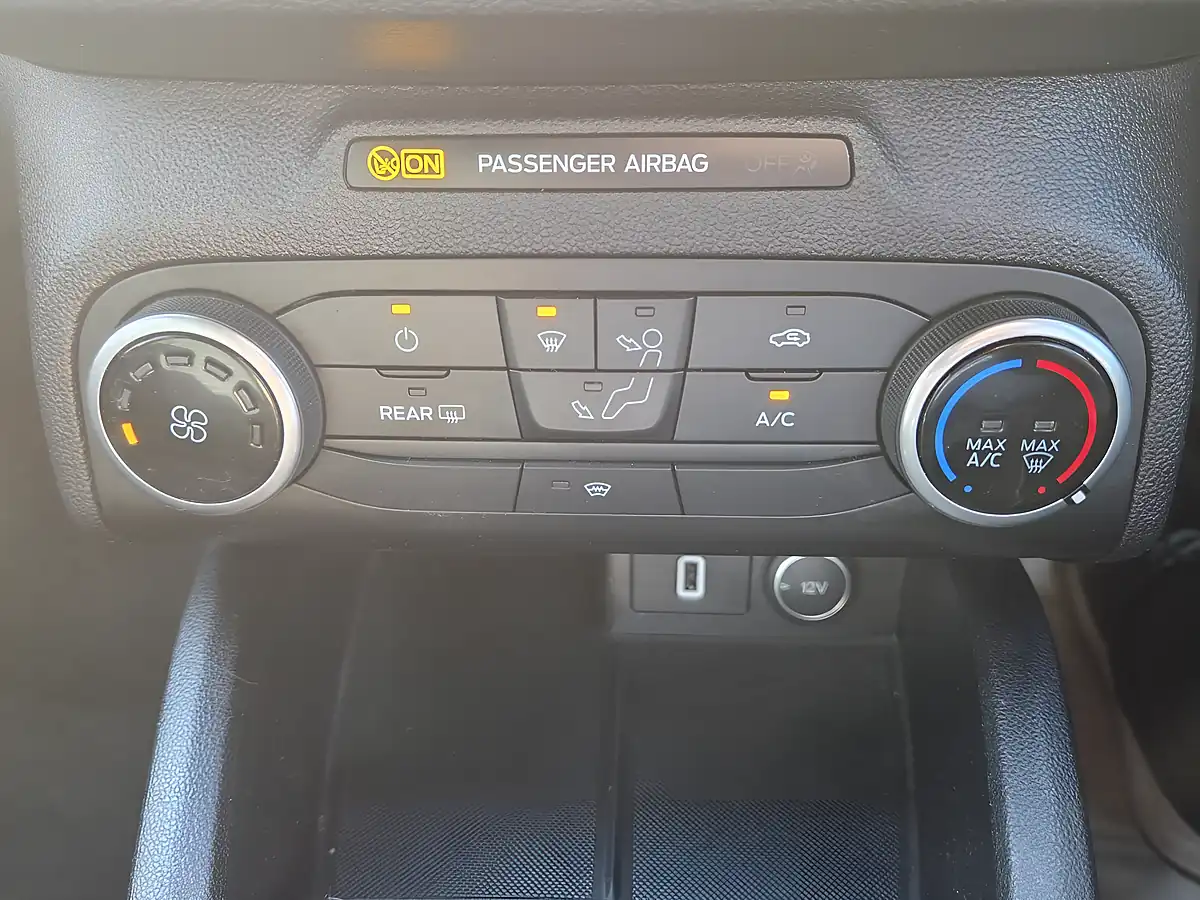 Used 2019 Ford Focus ST-Line Blue - Interior and Exterior details 11