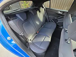 Used 2019 Ford Focus ST-Line Blue - Interior and Exterior details 14