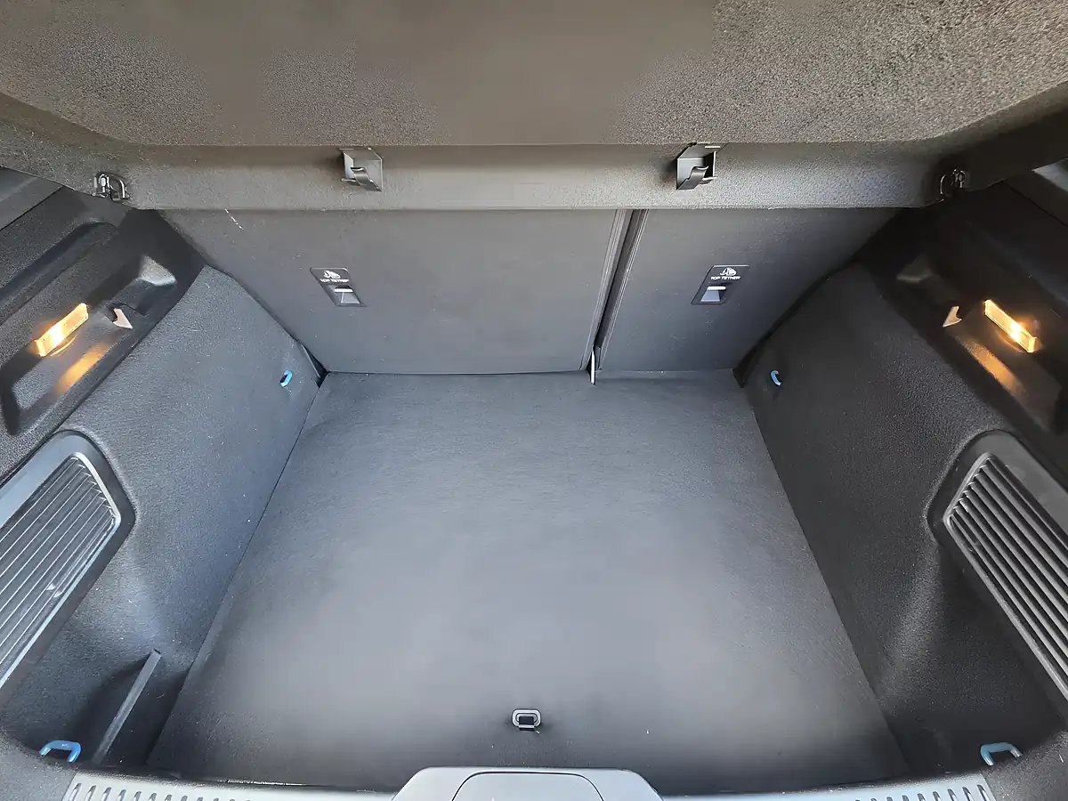 Used 2019 Ford Focus ST-Line Blue - Interior and Exterior details 15