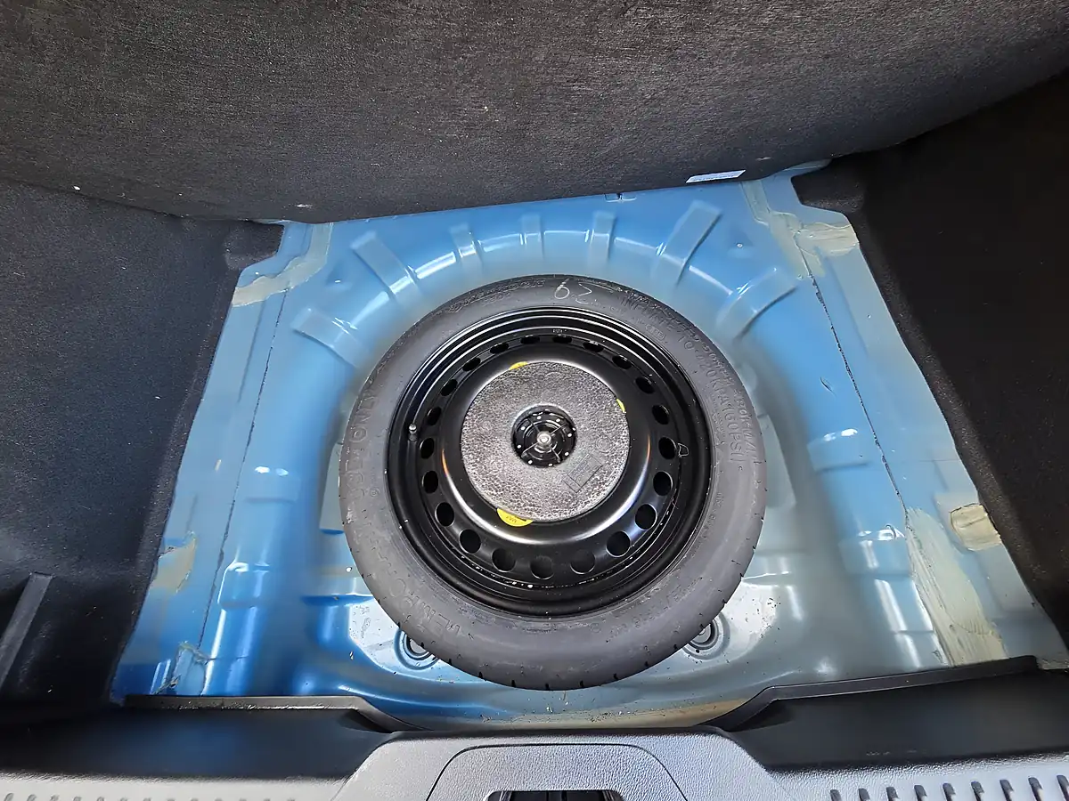 Used 2019 Ford Focus ST-Line Blue - Interior and Exterior details 16