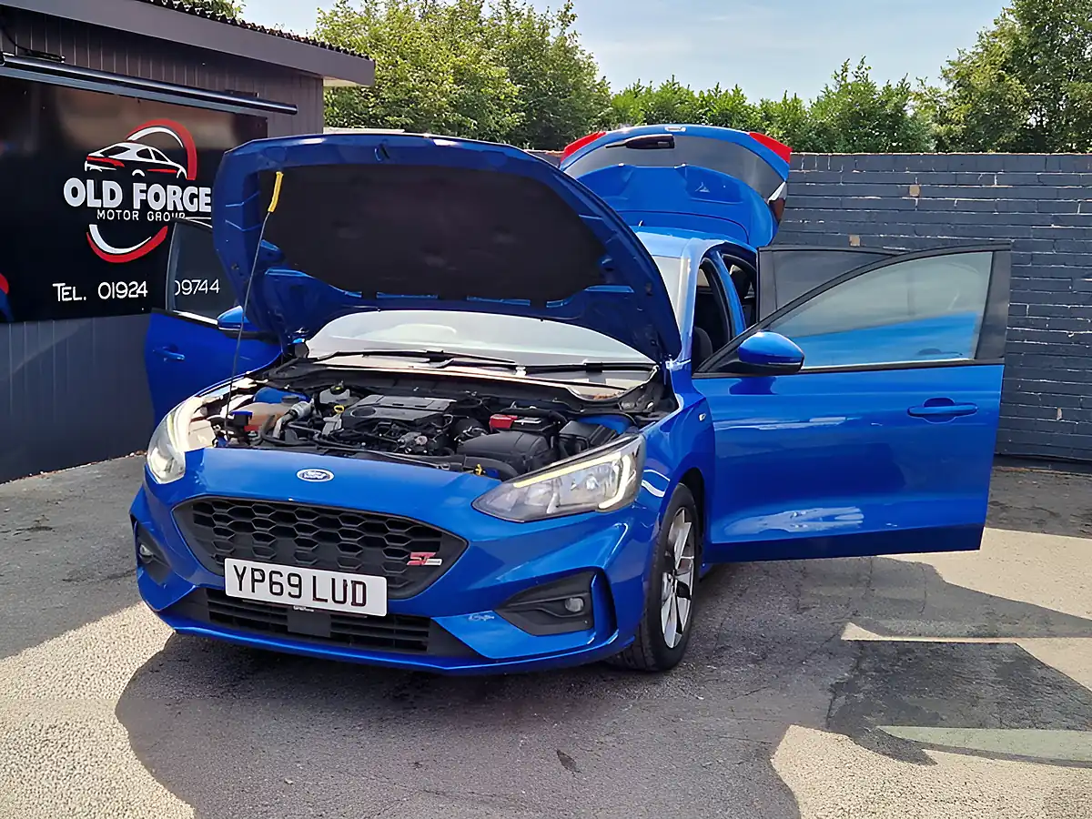 Used 2019 Ford Focus ST-Line Blue - Interior and Exterior details 10