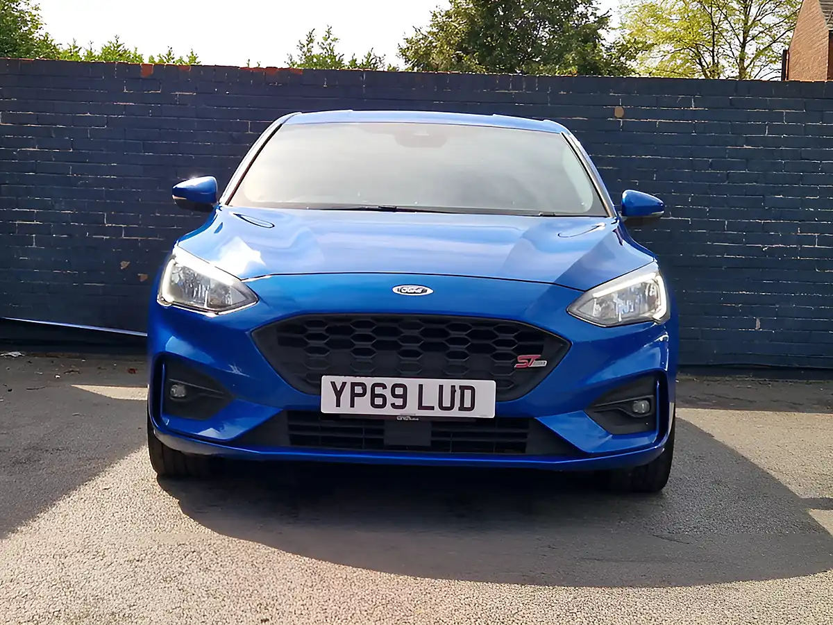 Used 2019 Ford Focus ST-Line Blue - Interior and Exterior details 11