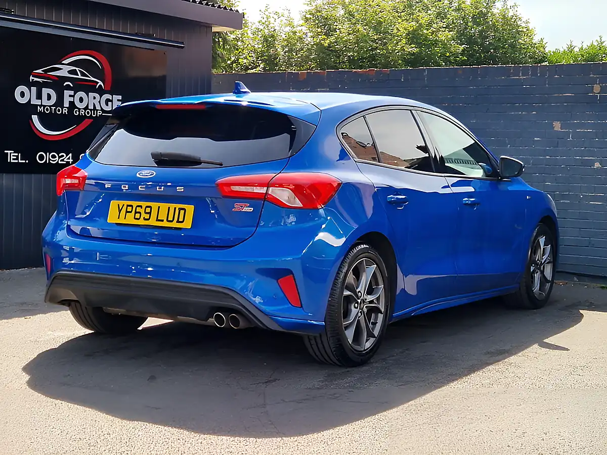 Used 2019 Ford Focus ST-Line Blue - Interior and Exterior details 13