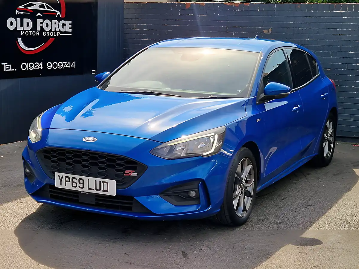 Used 2019 Ford Focus ST-Line Blue - Interior and Exterior details 5