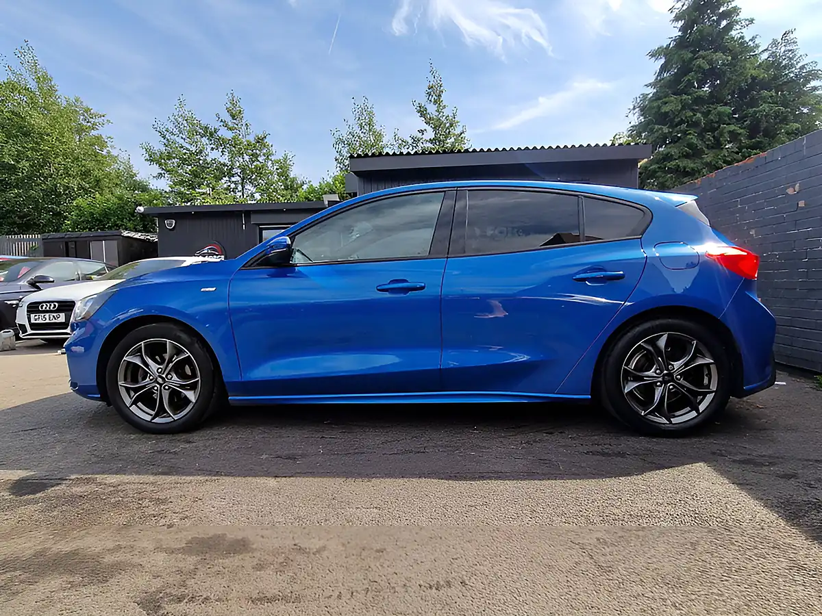Used 2019 Ford Focus ST-Line Blue - Interior and Exterior details 6