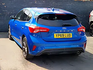 Used 2019 Ford Focus ST-Line Blue - Interior and Exterior details 8