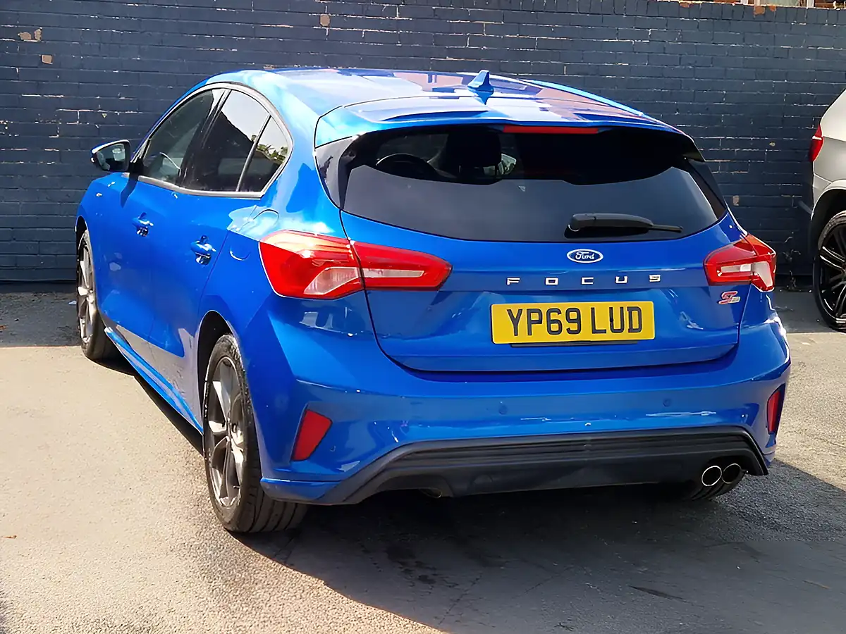 Used 2019 Ford Focus ST-Line Blue - Interior and Exterior details 8