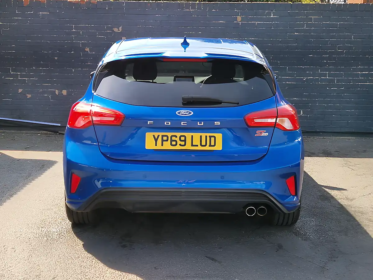 Used 2019 Ford Focus ST-Line Blue - Interior and Exterior details 9