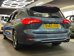 Used 2019 Ford Focus ST-Line Blue - Interior and Exterior details 10