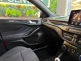 Used 2019 Ford Focus ST-Line Blue - Interior and Exterior details 11