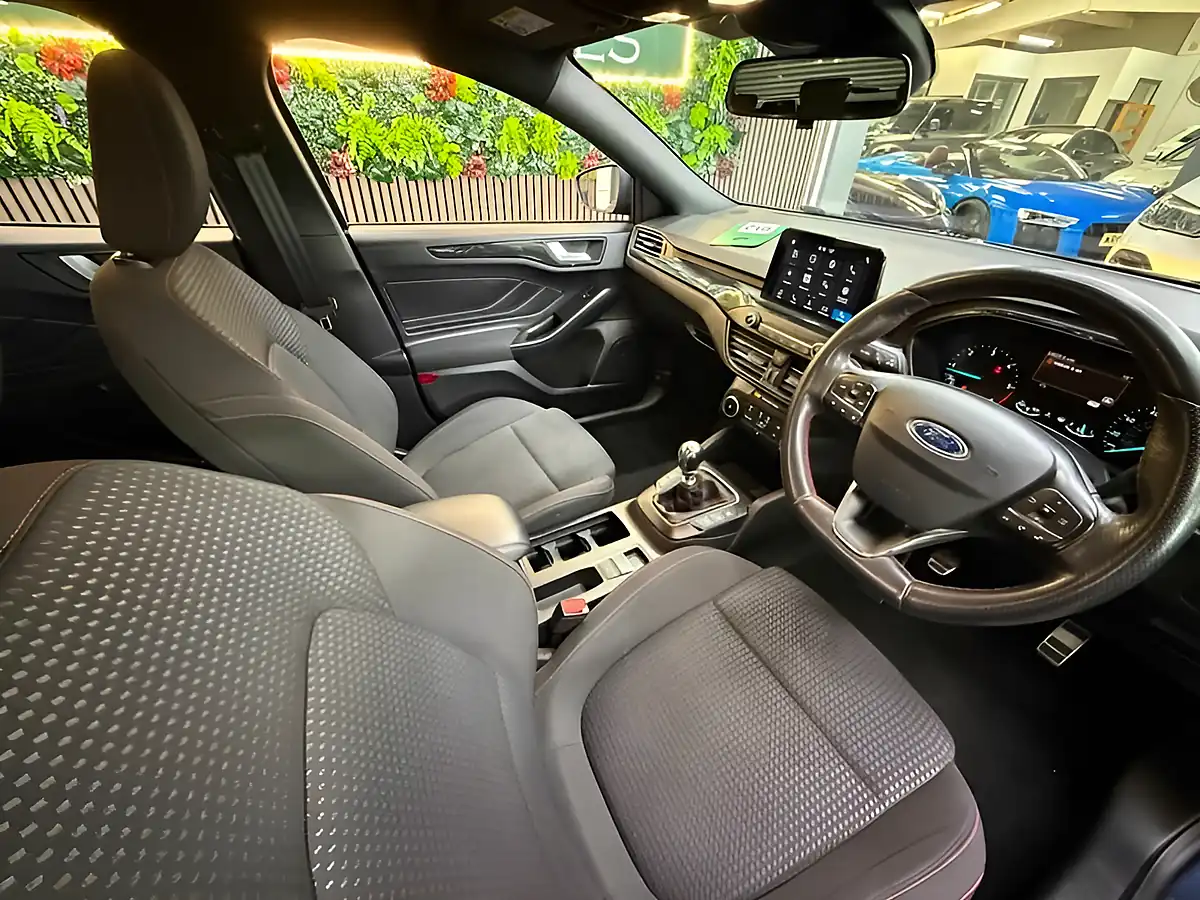 Used 2019 Ford Focus ST-Line Blue - Interior and Exterior details 13