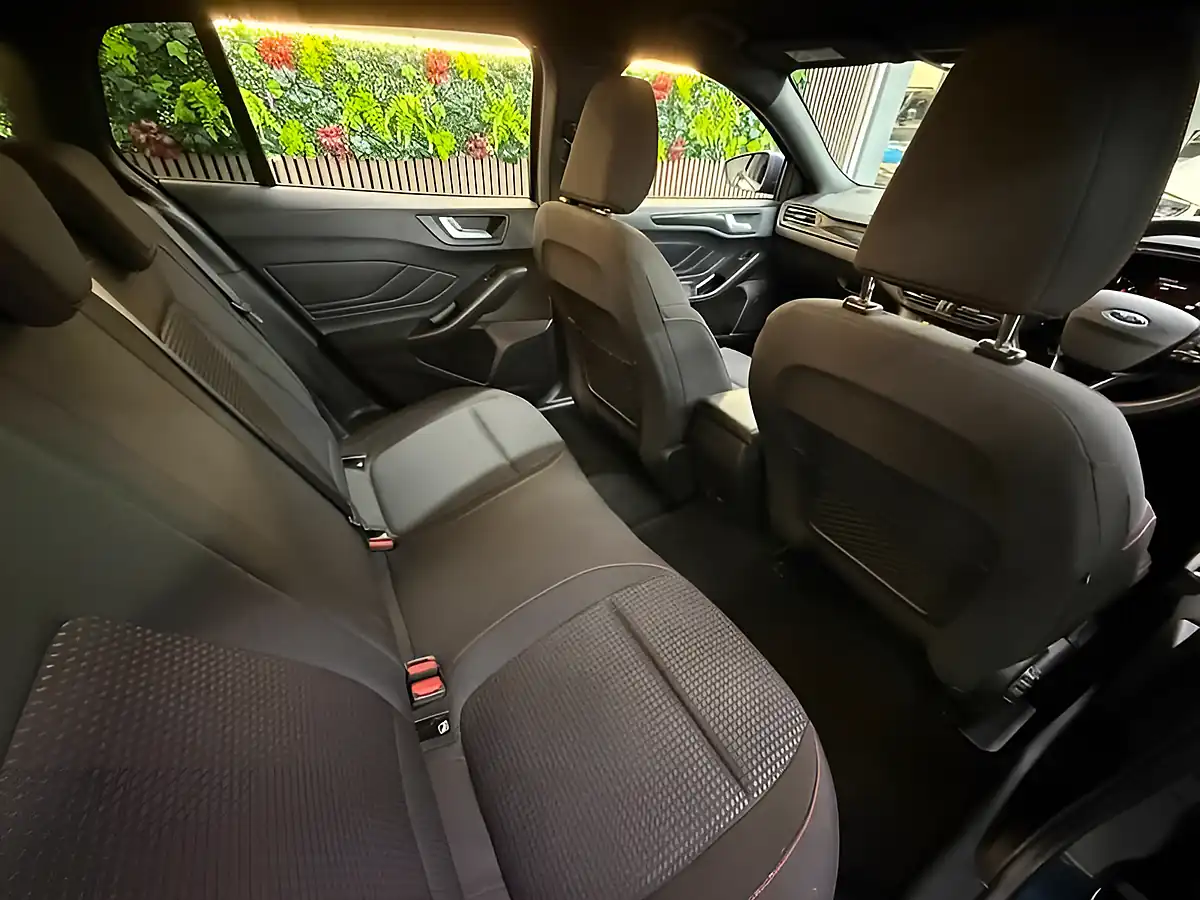 Used 2019 Ford Focus ST-Line Blue - Interior and Exterior details 14