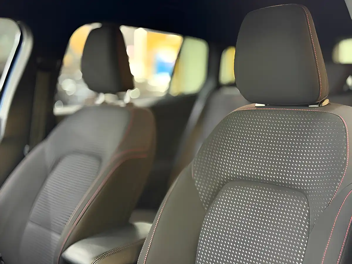 Used 2019 Ford Focus ST-Line Blue - Interior and Exterior details 16