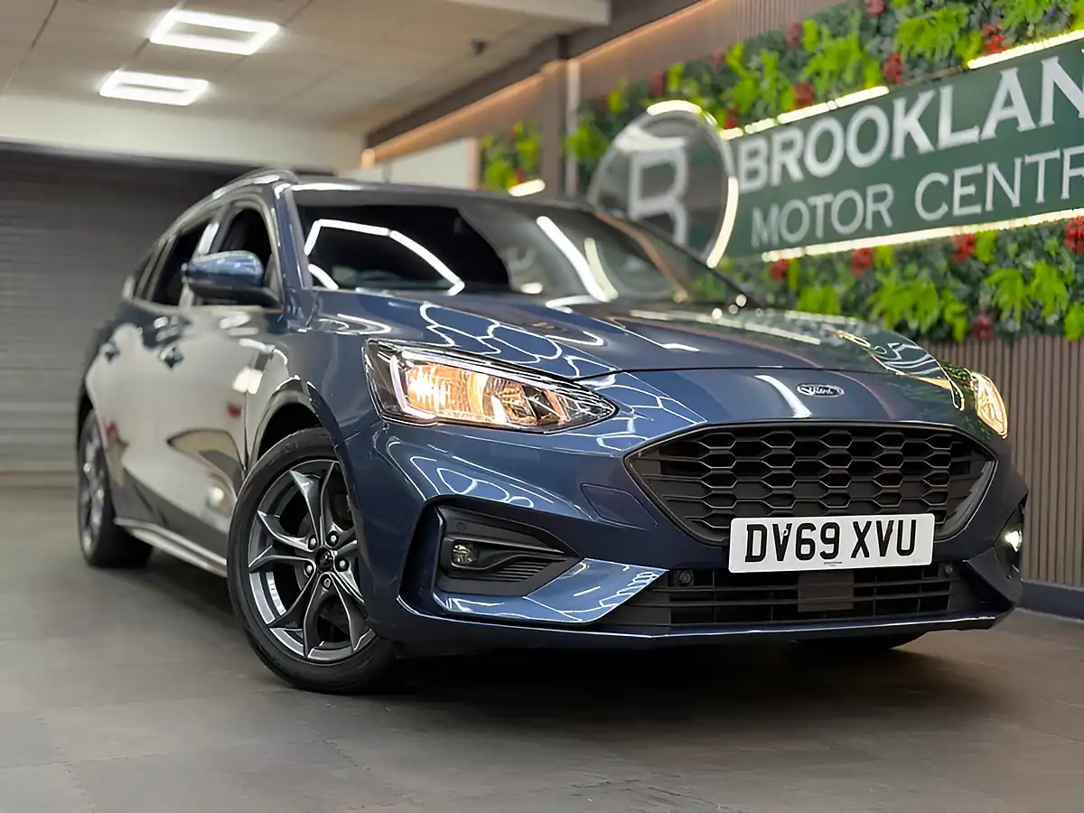 Used 2019 Ford Focus ST-Line Blue - Interior and Exterior details 3