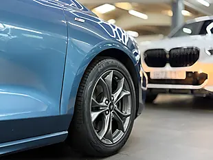 Used 2019 Ford Focus ST-Line Blue - Interior and Exterior details 7