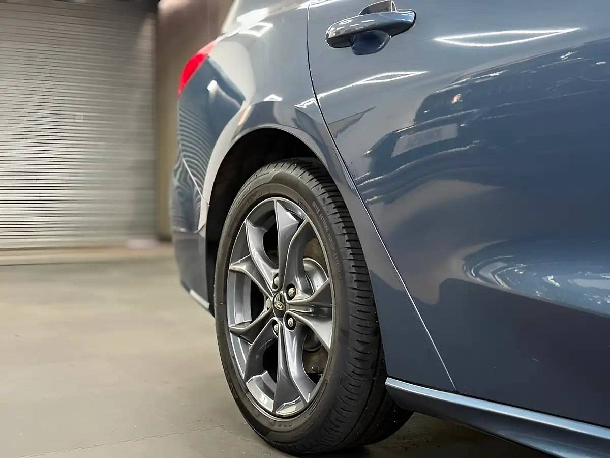 Used 2019 Ford Focus ST-Line Blue - Interior and Exterior details 8