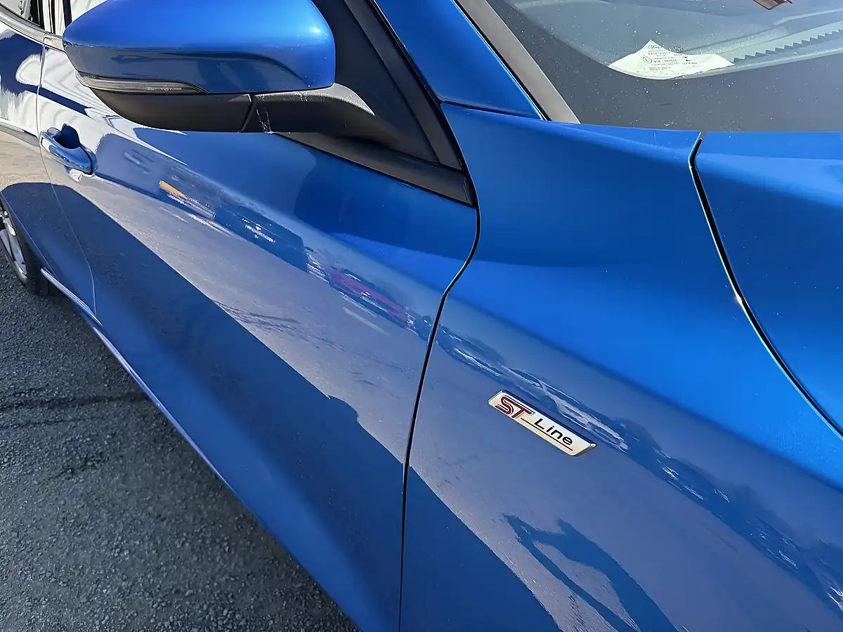 Used 2019 Ford Focus ST-Line Blue - Interior and Exterior details 10